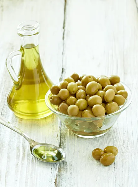 Huile d'olive condiment nourriture végétarienne — Photo