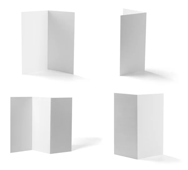 2 つ折りリーフレット白空白の紙テンプレート本 — ストック写真