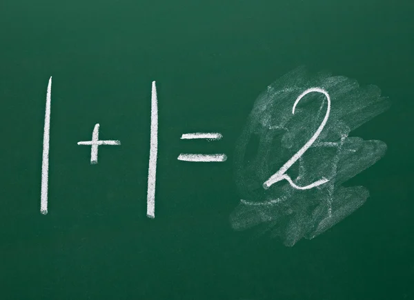 Mathematik einfache Gleichung auf Kreidetafel — Stockfoto