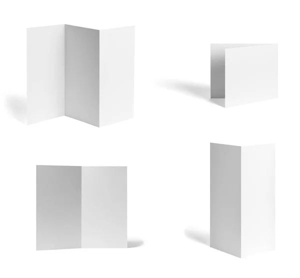 折りたたまれたリーフレット白い白い白い紙テンプレートブックデスクトップカレンダー — ストック写真