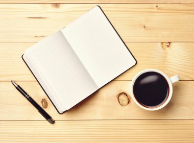 kahve fincanı, kitap masası kağıdı.