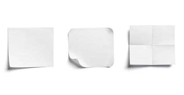 Papel mensaje nota recordatorio adhesivo pegatina en blanco fondo blanco vacío etiqueta pegajosa signo oficina — Foto de Stock