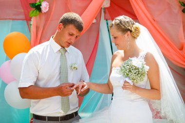 damat giyer halka gelin düğün çift registratio anda vardır