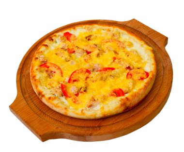 iştah açıcı pizza peyniri ahşap tepsi, beyaz arka yakın çekim