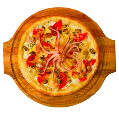 Pizza iştah açıcı ahtapot seafood wh izole bir ahşap tepsi