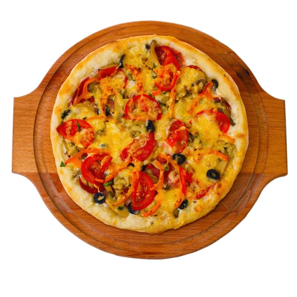 Appetitoso pizza su vassoio di legnoisolato su sfondo bianco (cli — Foto Stock