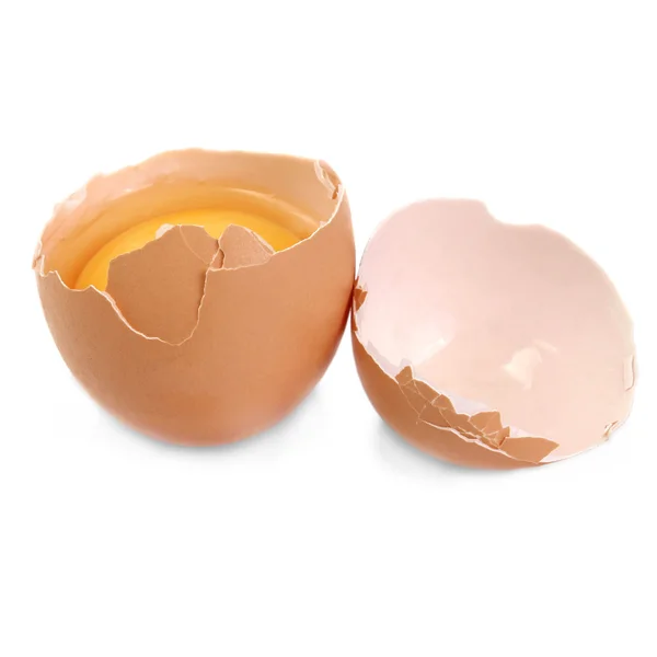 Яйця розбиті ізоляцією на білому тлі — стокове фото