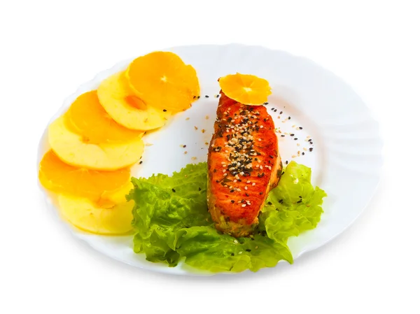 Fried fish salmon with orange and apple leaf lettuce on plate is — Stock Photo, Image