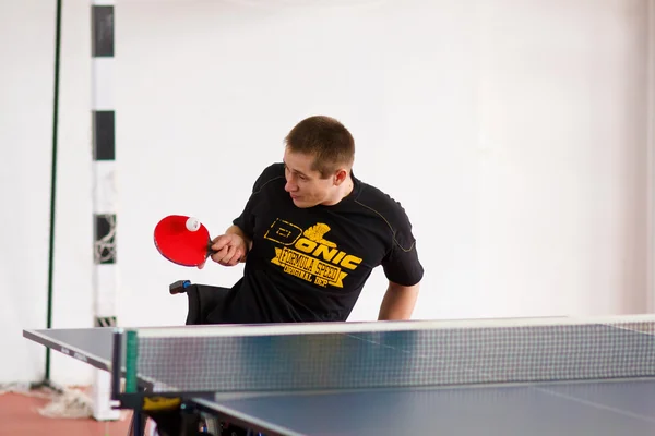 URYUPINSK- RÚSSIA - MARÇO 17: tênis de mesa atleta, ping-pong, d — Fotografia de Stock