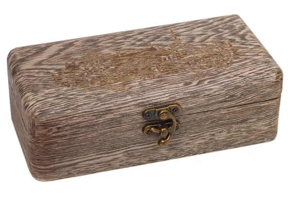Caixa de jóias de madeira gravada antiga isolada (caminho de recorte ) — Fotografia de Stock