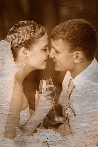 Retro Svartvitt foto av sepia bruden och brudgummen på bröllop — Stockfoto