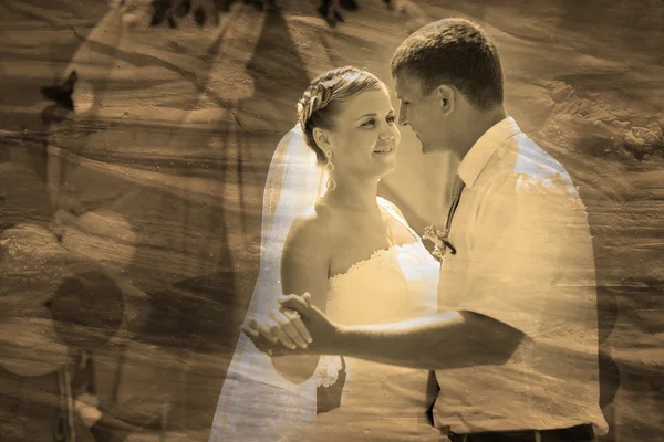 Retro sepia black and white photo bride and groom, couple marrie — Stock Photo, Image