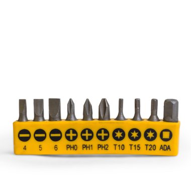 Beyaz arka plan üzerinde izole sarı takım set matkap