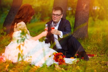 yeşil alan sitti düğünde gelini Kızıl saçlı ve damat güneş