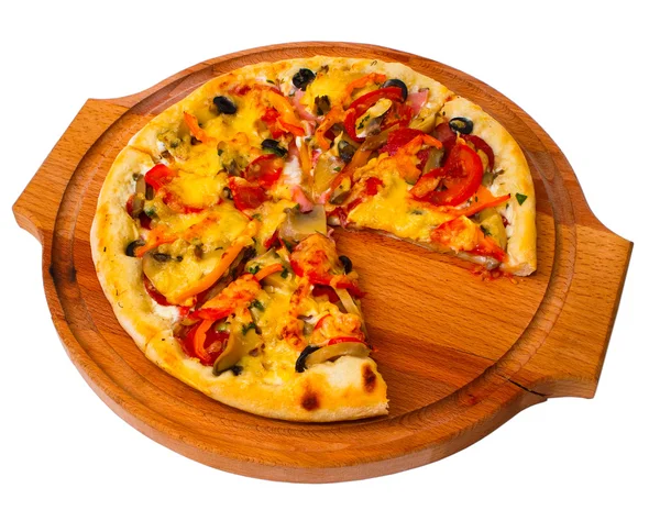 Bandeja apetecible de queso cerrar pizza con fondo blanco de madera —  Fotos de Stock