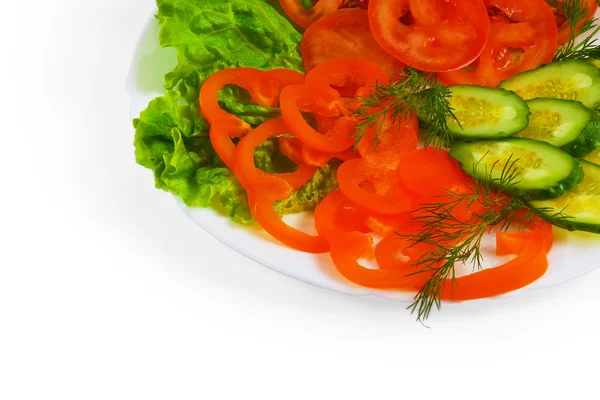 Salata tabağı izole beyaz backgr dilimlenmiş domates yemek salatalık — Stok fotoğraf