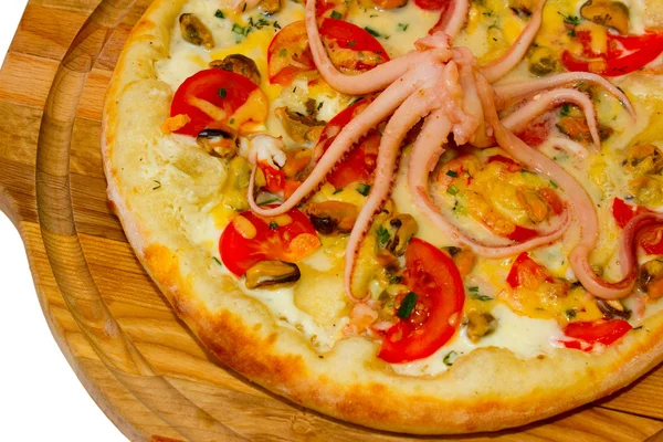 Pizza aislado de queso pulpo blanco una comida italiana harina de tomate f —  Fotos de Stock