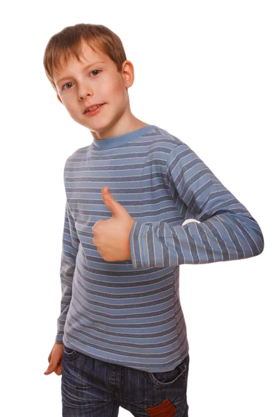 Niño rubio niño pequeño en un suéter a rayas, sosteniendo pulgares hacia arriba, s —  Fotos de Stock