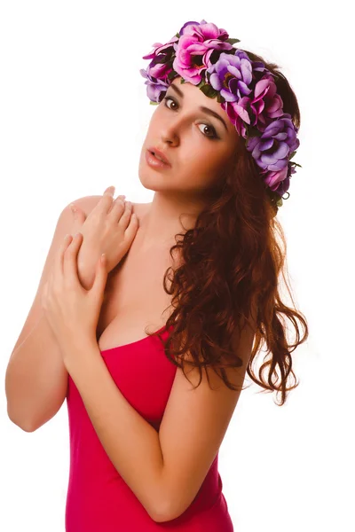 Prachtige model vrouw gezicht close-up schoonheid hoofd, krans bloemen — Stockfoto