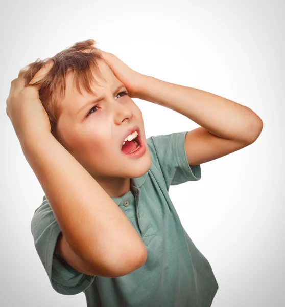 Niño molesto niño enojado grito produce mal retrato de la cara aislado —  Fotos de Stock