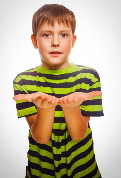 Chlapec dítě dospívající blonďaté otevřené ruku dlaní — Stock fotografie