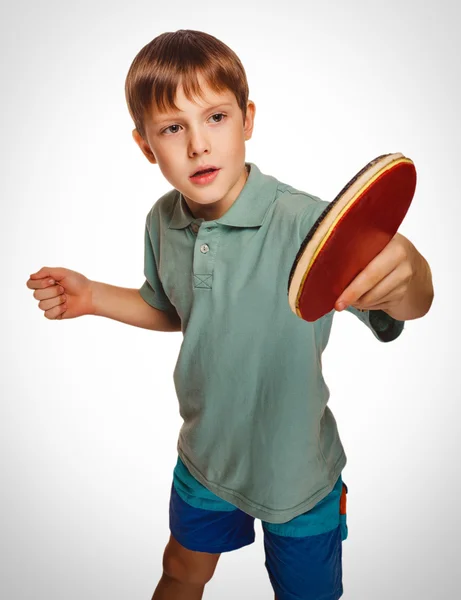 Rubio ping pong hombre chico jugando tenis de mesa —  Fotos de Stock