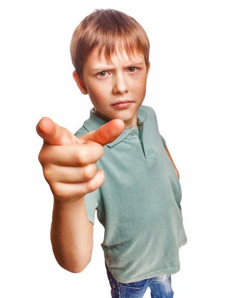 Arrabbiato ragazzo mostra il dito allo schermo emociones male isolato — Foto Stock