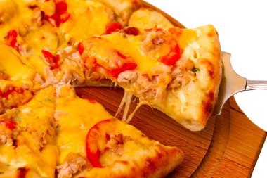 iştah açıcı pizza peyniri ahşap tepsi closeup beyaz