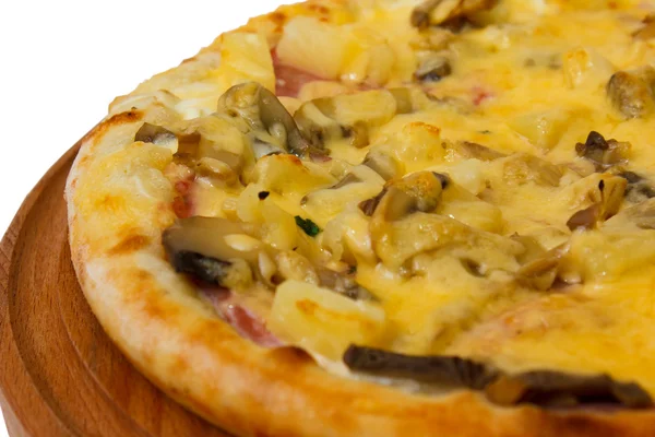 Bakade champinjoner pizza snabb middag skorpa italienska mat ost isol — Stockfoto