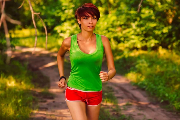 Beautiful a healthy runs brunette young woman athlete running ou — Stock Photo, Image