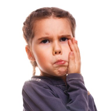 Kız küçük çocuk diş ağrısı, duyguların büyük şişirilmiş yanak var