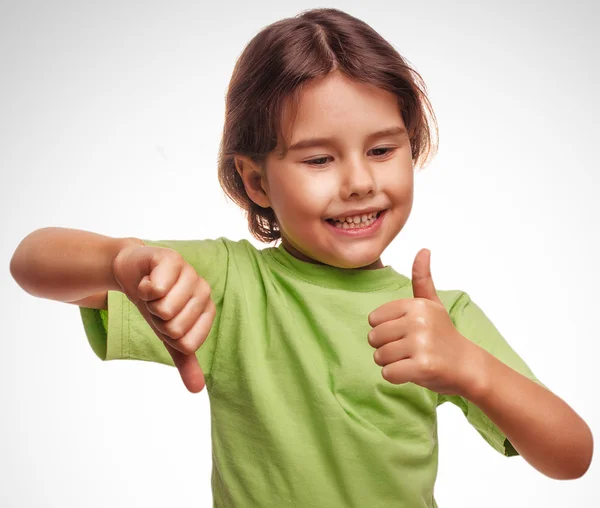 Bambino felice bambina mostra segno sì nessun gesto isolato su whi — Foto Stock