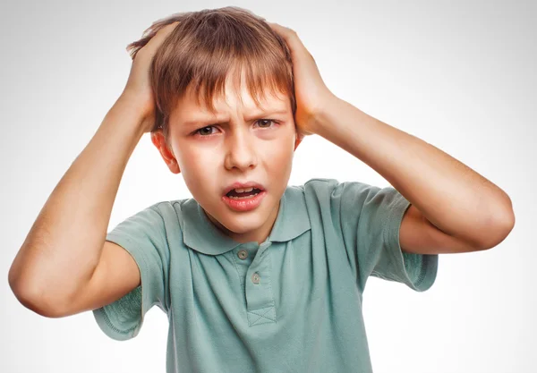 Niño niño hombre molesto grito enojado produce mala cara retrato isol — Foto de Stock