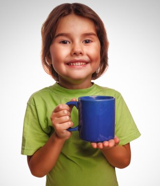 küçük bebek kız süt cam kupa kahve çay sıcak dr içme