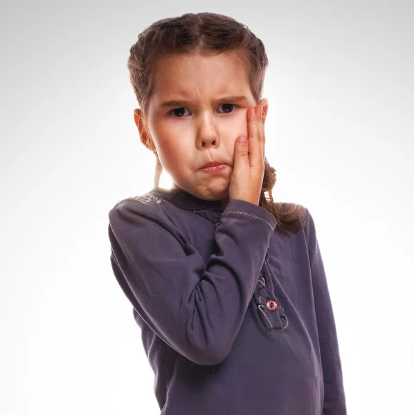 Barn har flicka lilla tandvärk, känslor stora uppblåsta kinden — Stockfoto