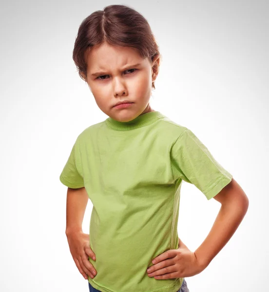 Niños mal enojado chica muestra puños experimentando ira y aislado —  Fotos de Stock