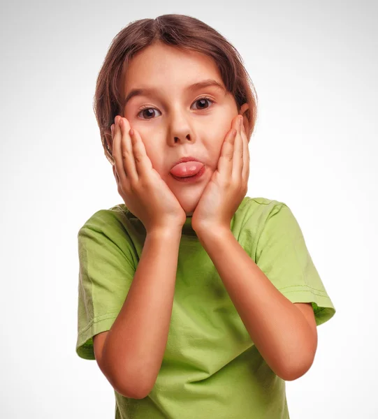Aranyos kis lány gyermek gyermekkori szórakozás bemutatás nyelv portréja — Stock Fotó