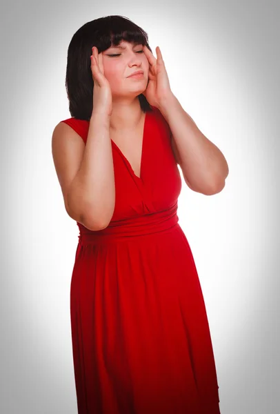 Grigio dolore donna di spessore stress mal di testa stanco, tenendo le mani il suo b — Foto Stock