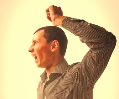 adam aile içi şiddet dayak yumruğunu yükseltir, kavga yerli vi