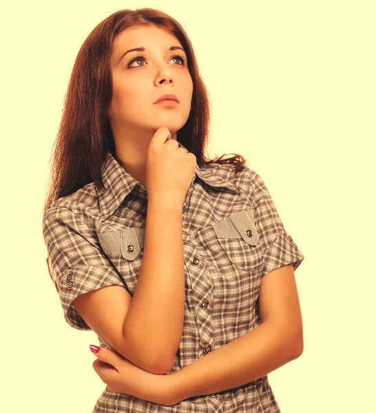 Meisje vrouw brunette toont ja, positief signaal duimen shirt broek — Stockfoto