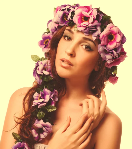 Model beautiful woman face close-up head beauty, wreath flowers — Stock Photo, Image