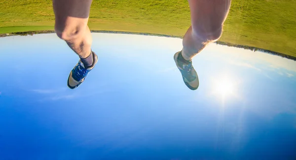 Man swung his legs with height fear acrophobia acrophobia afraid — Stock Photo, Image