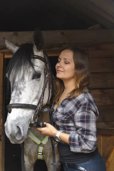 Menina e cavalo — Fotografia de Stock