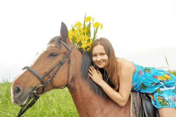 A lány és a ló — Stock Fotó