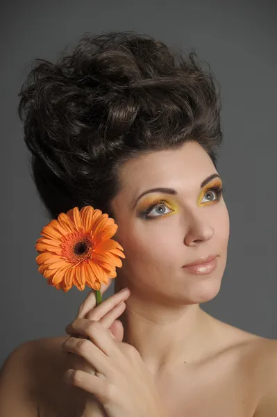 Young lady with gerbera — Stock Photo, Image