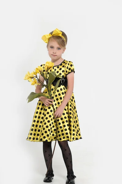 Una niña vestida al estilo de los años 60. — Foto de Stock