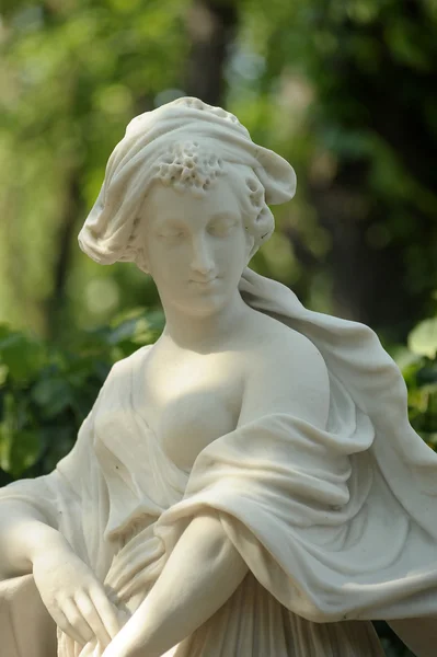 Eine Statue des Sommergartens — Stockfoto