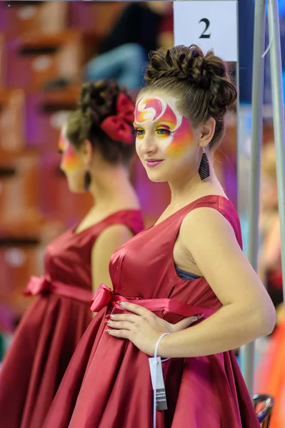 아름다움의 축제에서 크리에이 티브 메이크업 쇼 — 스톡 사진