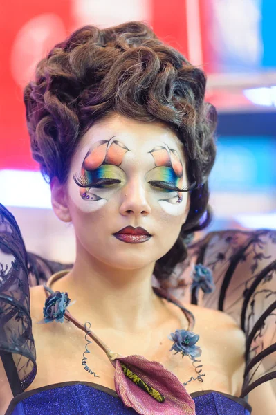 Spettacolo creativo di trucco al festival della bellezza — Foto Stock