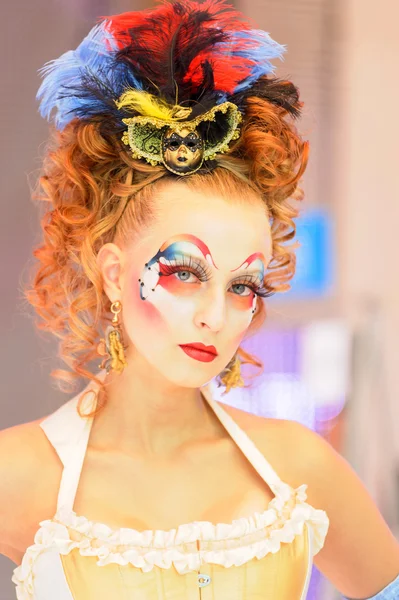 Εμφάνιση δημιουργική μακιγιάζ στο Φεστιβάλ ομορφιάς — Φωτογραφία Αρχείου